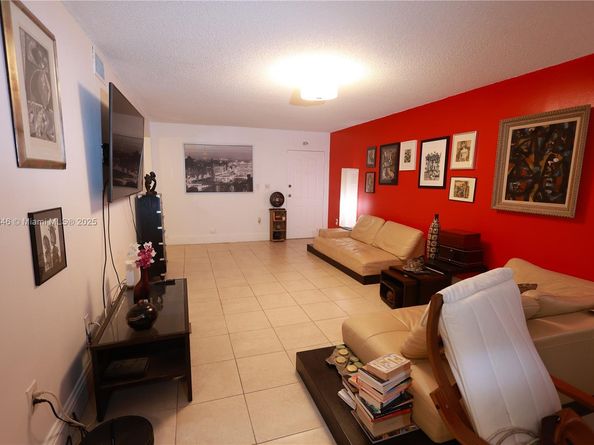 269 NW 7th St 117, Miami FL 33136