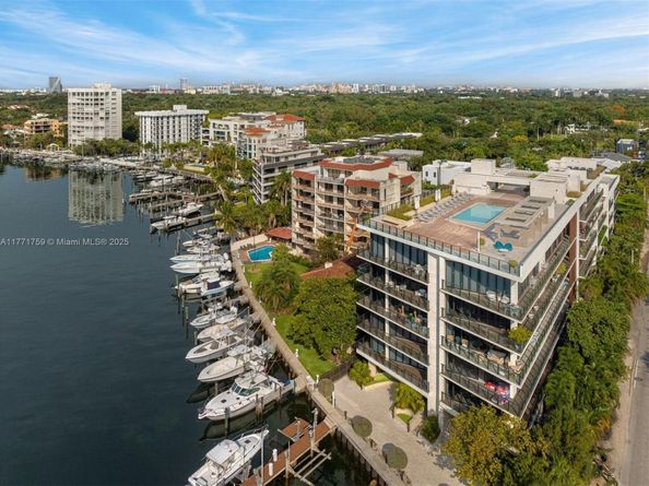 3581 E Glencoe St 302, Miami FL 33133