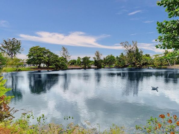 19710 NE 23rd Ave, Miami FL 33180