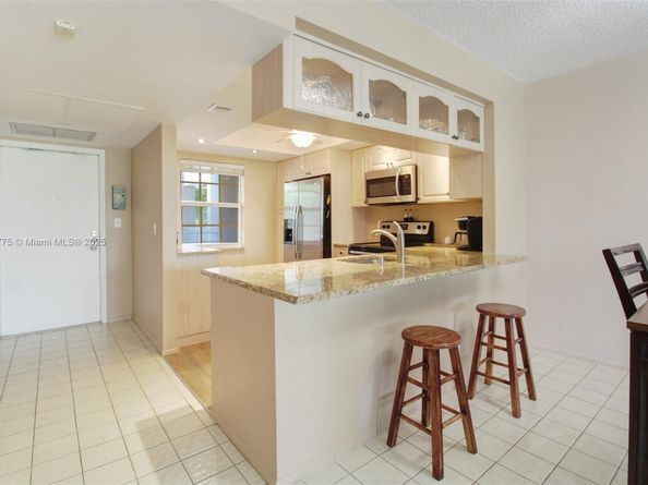 605 Oaks Dr 305, Pompano Beach FL 33069