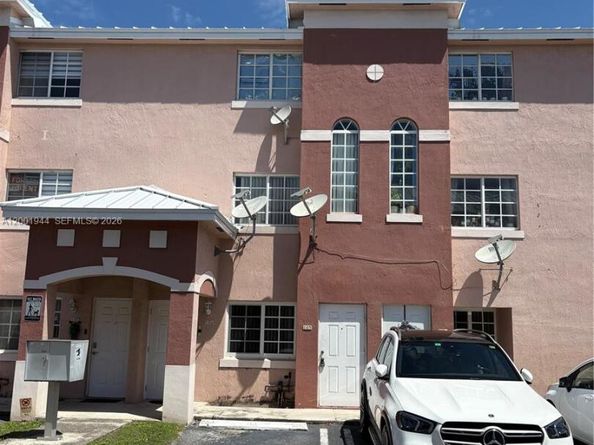12035 SW 14th St 105, Miami FL 33184