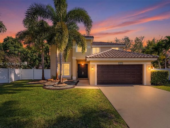 1521 NW 178th Ter, Pembroke Pines FL 33029