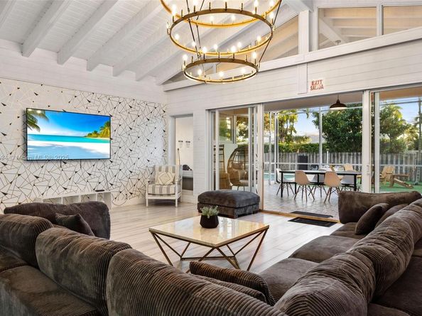 1240 Jefferson St, Hollywood FL 33019