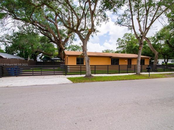 17001 NW 28th Ave, Miami Gardens FL 33056