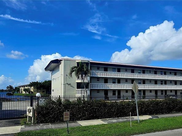 18900 NE 14th Ave D105, Miami FL 33179