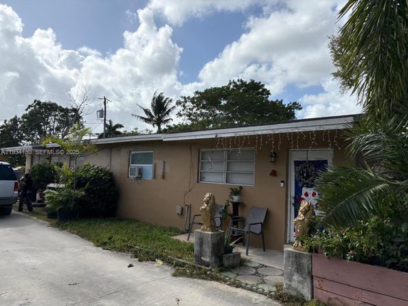 1160 NW 9th St, Homestead FL 33030