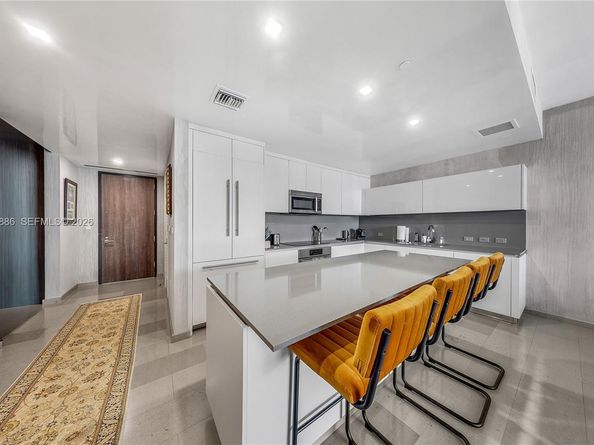 68 SE 6th St 3309, Miami FL 33131