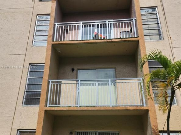 4841 NW 7th St 2034, Miami FL 33126