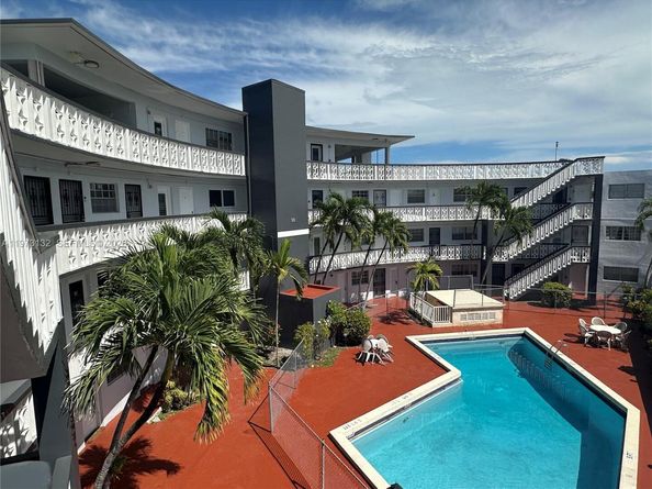 11 SW 52nd Ave 3C, Miami FL 33134
