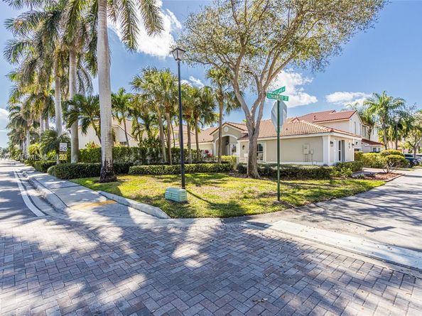 1110 Lemonwood St, Hollywood FL 33019