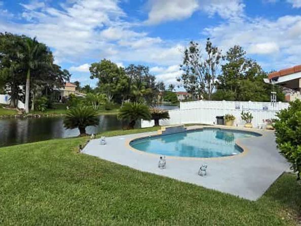 13431 NW 5th Pl, Plantation FL 33325