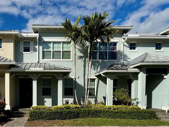 3973 Poinciana Ln, Hollywood FL 33021