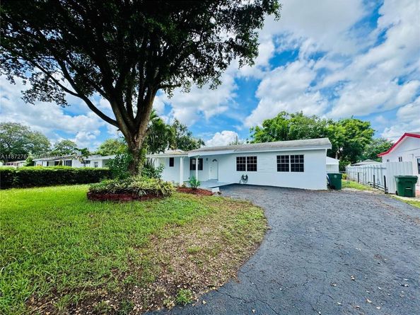 6825 SW 12th St, Pembroke Pines FL 33023