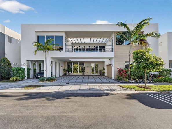 10292 NW 75th Ter, Doral FL 33178