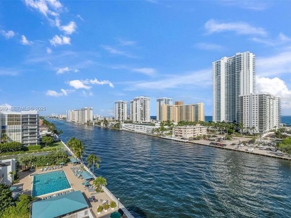 800 Parkview Dr 1021, Hallandale Beach FL 33009