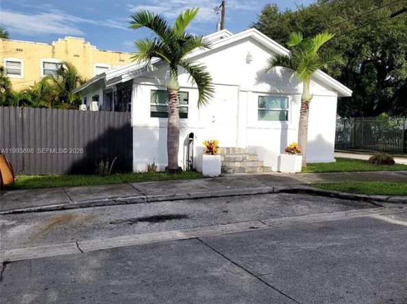 5720 NE Miami Pl, Miami FL 33137