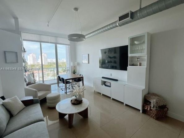 3029 NE 188th St 822, Aventura FL 33180