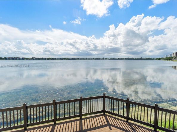 105 Lake Emerald Dr. 315, Oakland Park FL 33309