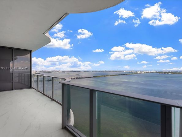 700 NE 24TH St 4102, Miami FL 33137