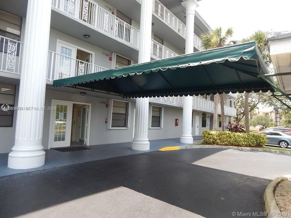 1701 Whitehall Dr 403, Davie FL 33324