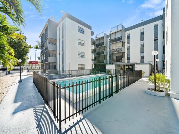 13500 NE 3rd Ct 325, North Miami FL 33161