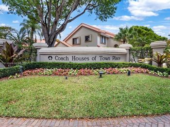 5800 Coach House Cir