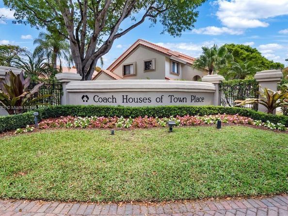 5800 Coach House Cir E, Boca Raton FL 33486