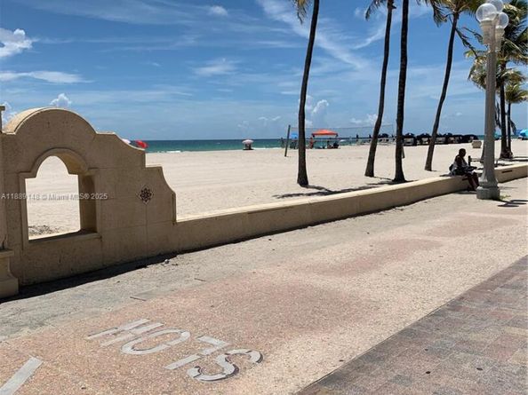 322 Taylor St 2D, Hollywood FL 33019