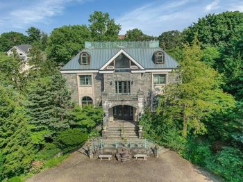 5440 Independence Avenue