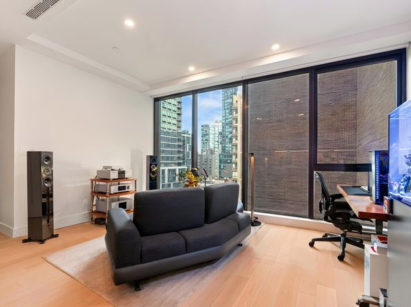 5 Court Square 7G, Queens NY 11101