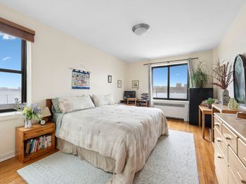 159-00 Riverside Drive W