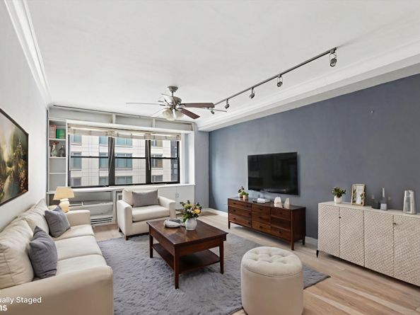 330 3rd Avenue 15H, New York NY 10010