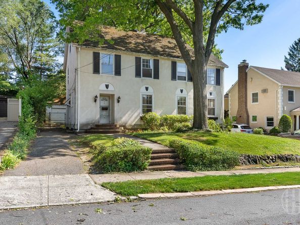 12 Carolina Road, Queens NY 11362-1028