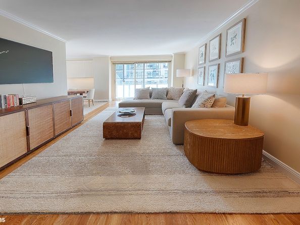 300 East 40th Street 21R, New York NY 10016