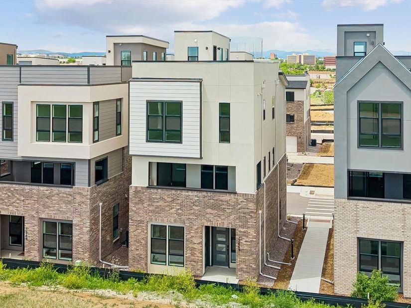 Undisclosed Address #2488767, Centennial CO 80112