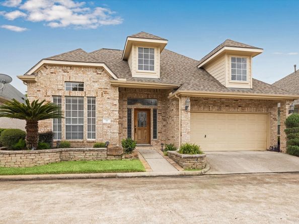 76 Champion Villa Drive, Houston TX 77069