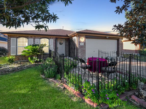 9519 Summer Laurel Lane, Houston TX 77088
