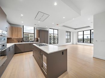 2323 San Felipe Street