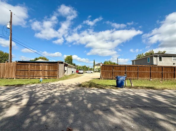 15322 Paul Road, Sugar Land TX 77498