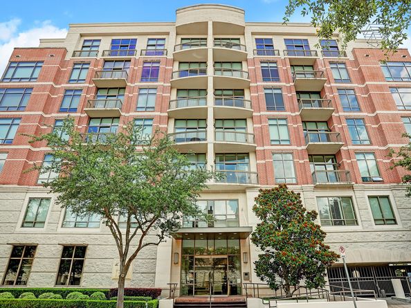 2211 Briarglen Drive 502, Houston TX 77027
