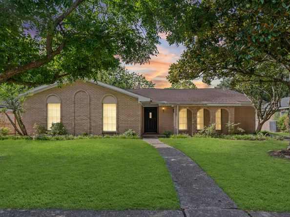 6119 Yarwell Drive, Houston TX 77096