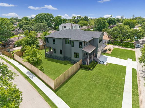 2203 Cheshire Lane, Houston TX 77018