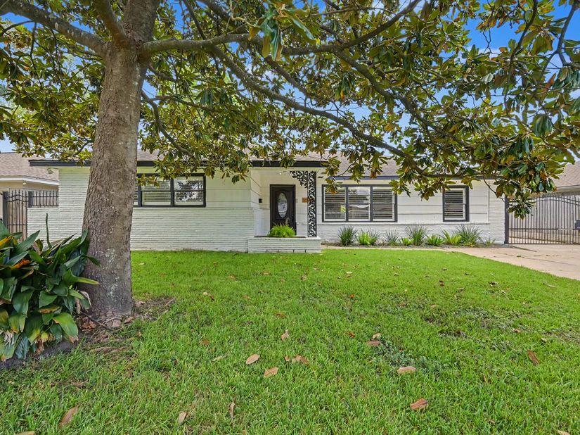 9613 Westview Drive, Houston TX 77055