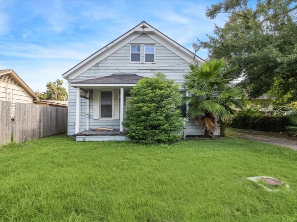 5011 Walker Street, Houston TX 77023