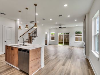 855 S Victory Drive