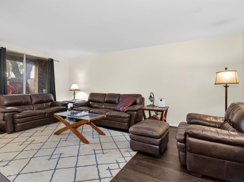 4637 Wild Indigo Street 422, Houston TX 77027