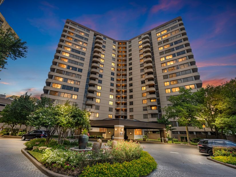 3525 Sage Road 304, Houston TX 77056