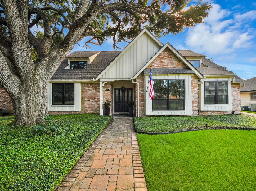 722 Chevy Chase Circle, Sugar Land TX 77478