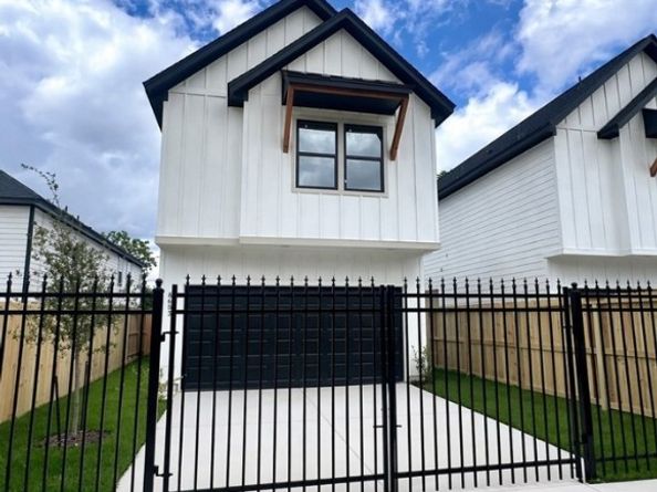 8655 Sunderland Road, Houston TX 77028
