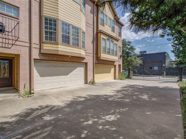 1331 Mcilhenny Street, Houston TX 77004